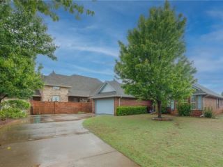 Foreclosed Home - 16021 TRADITIONS BLVD, 73013