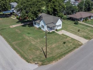 Foreclosed Home - 628 S 9TH ST, 73018