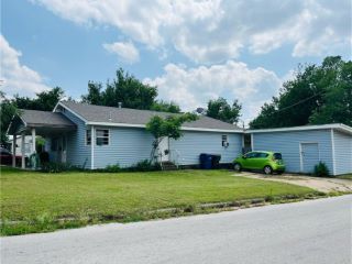 Foreclosed Home - 1502 S 12TH ST, 73018