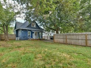 Foreclosed Home - 1813 W NOBLE AVE, 73044