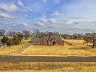 Foreclosed Home - 2396 REDBUD CREEK DR, 73045