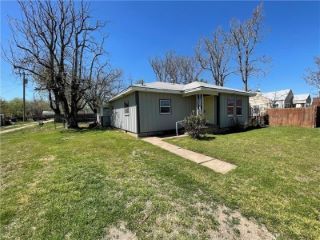 Foreclosed Home - 209 NW 5TH ST, 73059
