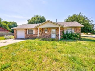 Foreclosed Home - 1142 W GLADYS WAY, 73064