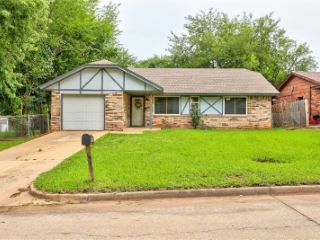 Foreclosed Home - 507 REDWOOD DR, 73068