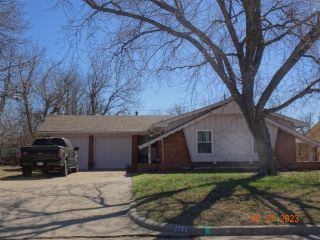 Foreclosed Home - 305 ROSEWOOD DR, 73069