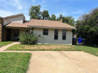 Foreclosed Home - 1709 SOUTHCREST DR, 73071