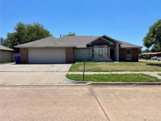 Foreclosed Home - 2200 LAFAYETTE DR, 73071