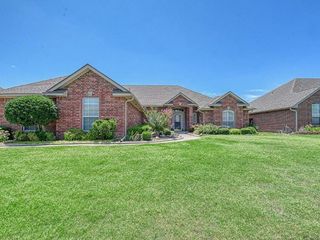 Foreclosed Home - 4004 CHAMBERLYNE WAY, 73072
