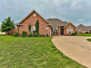 Foreclosed Home - 2025 RED BUD CIR NW, 73078