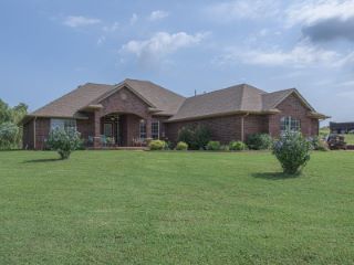 Foreclosed Home - 4011 E TYLER DR, 73089
