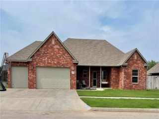 Foreclosed Home - 2209 PINNACLE DR, 73096