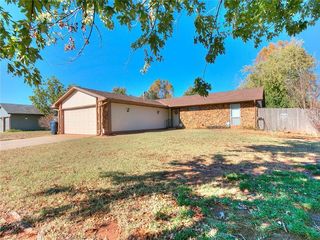 Foreclosed Home - 10401 HOLLYHEAD WAY, 73099