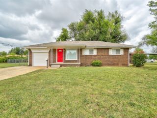 Foreclosed Home - 701 HEDGE DR, 73110
