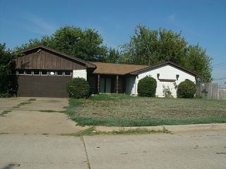 Foreclosed Home - 12205 CAMELOT PL, 73120