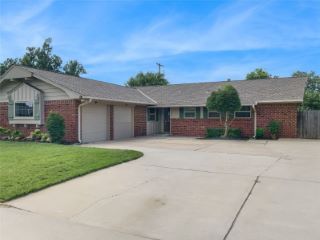 Foreclosed Home - 3021 BERKSHIRE WAY, 73120