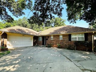 Foreclosed Home - 5821 NW 31ST TER, 73122