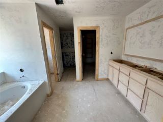 Foreclosed Home - 8609 NW 77TH ST, 73132