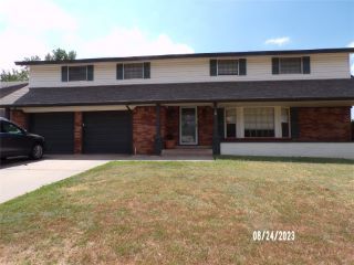 Foreclosed Home - 9113 PEBBLE LN, 73132