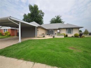 Foreclosed Home - 8112 S COUNTRY CLUB DR, 73159
