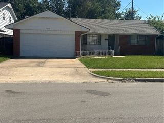 Foreclosed Home - 7804 S CHARLOTTE DR, 73159