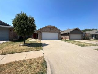 Foreclosed Home - 5703 CLEARWATER DR, 73179