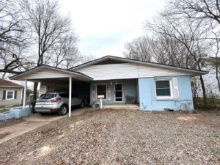 Foreclosed Home - 1006 W TISHOMINGO ST, 73446