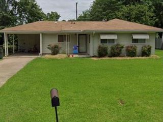 Foreclosed Home - 110 N SUNSET DR, 73446