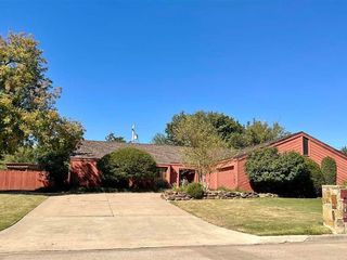 Foreclosed Home - 308 NW RIDGEVIEW WAY, 73505