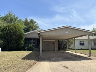 Foreclosed Home - 2134 NW CARROLL AVE, 73505