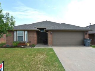 Foreclosed Home - 4814 SW WATERSTONE PL, 73505