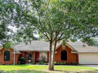 Foreclosed Home - 3111 NE HERITAGE DR, 73507