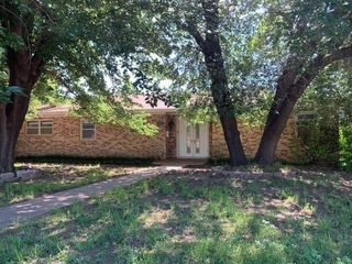 Foreclosed Home - 714 N MINNESOTA AVE, 73554