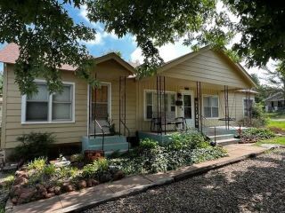 Foreclosed Home - 823 8TH ST, 73566