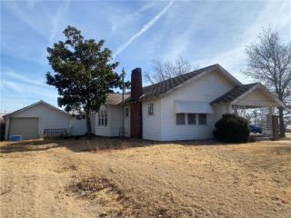Foreclosed Home - 501 N MARKET ST, 73632