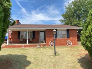 Foreclosed Home - 104 W LAKEVIEW RD, 73644