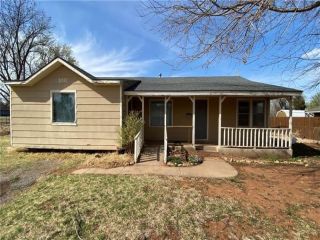 Foreclosed Home - 1011 W A AVE, 73644