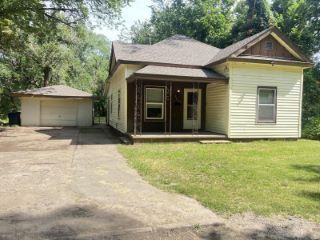 Foreclosed Home - 1424 W PINE AVE, 73703
