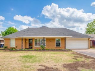 Foreclosed Home - 1917 LIVE OAK ST, 73703