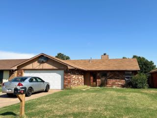 Foreclosed Home - 121 S GREENLEAF DR, 73703