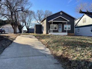 Foreclosed Home - 1521 DAVIS ST, 73717