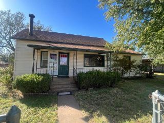 Foreclosed Home - 402 GARFIELD ST, 73754