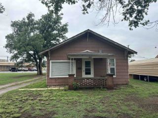 Foreclosed Home - 605 N MARKET AVE, 73772