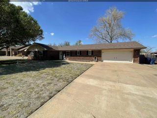 Foreclosed Home - 606 COWBOY LN, 73773