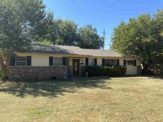 Foreclosed Home - 2009 3RD ST, 73801