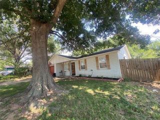Foreclosed Home - 1119 S OAK ST, 74010