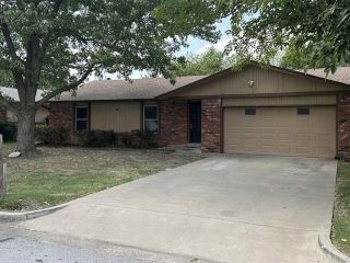 Foreclosed Home - 1909 S GUM AVE, 74012
