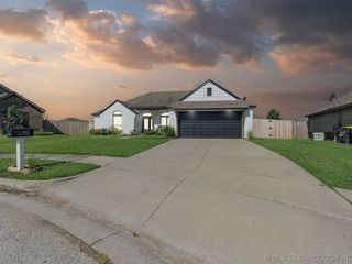 Foreclosed Home - 14620 S MAPLE PL, 74033