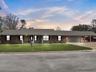 Foreclosed Home - 621 POST OAK RD, 74044