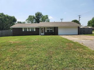 Foreclosed Home - 831 W SHAWNEE AVE, 74048