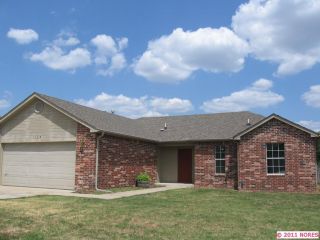 Foreclosed Home - 1104 S SPINNAKER, 74053